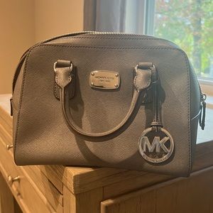 Woman’s Micheal Kors purse. Never worn. Price tag intact